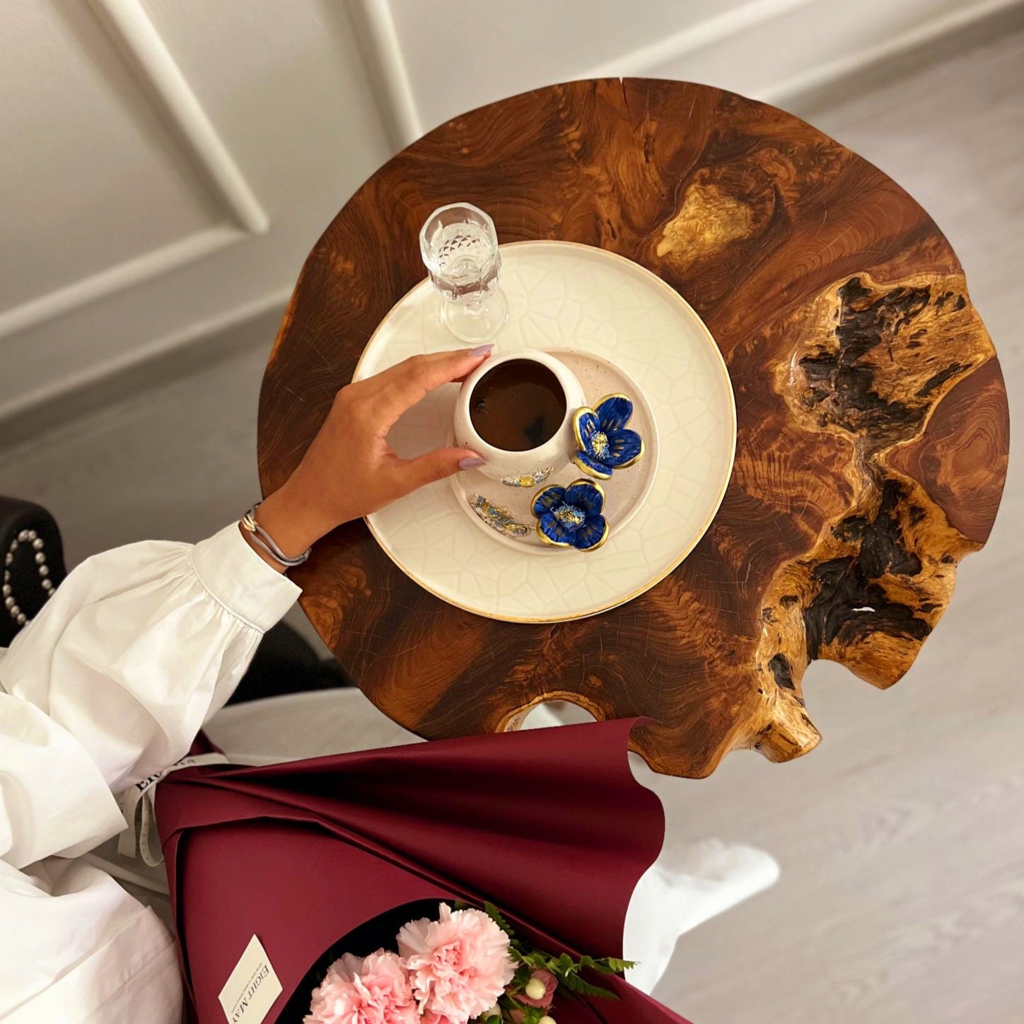 طاولة جانبية