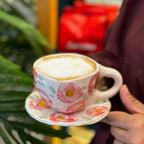 هي لا تمسك كتابا بل عالما بين يديها