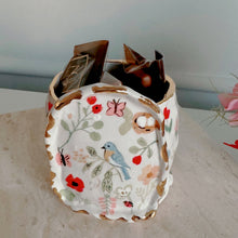Load image into Gallery viewer, FLOWER VASE
