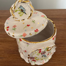 Load image into Gallery viewer, FLOWER VASE
